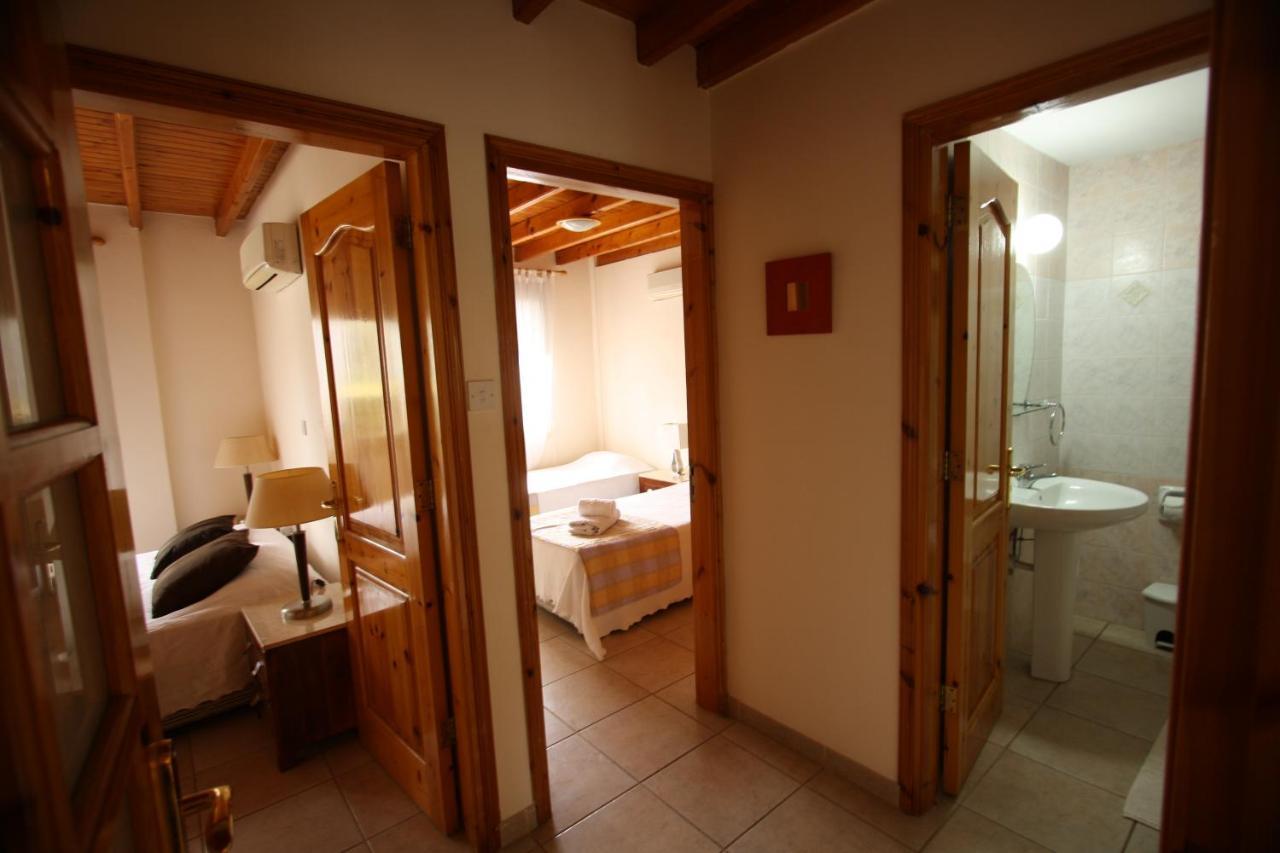 Swimmers' Paradise Pissouri Esterno foto